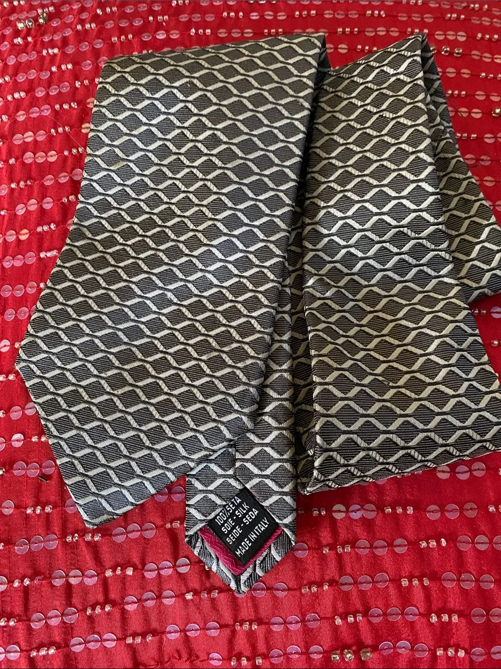 Escada 💯 Silk Made in Italy 🇮🇹 Textured Subtle Shimmer Luxury Rare Tie NWOT